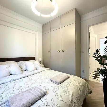 Psie Budy -200m Main Square * Breslavia