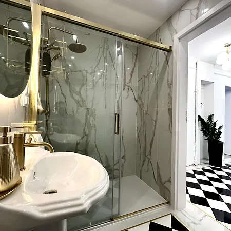 Psie Budy -200m Main Square *