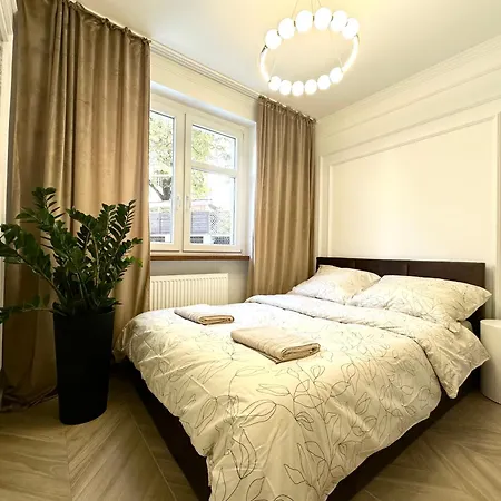 Psie Budy -200m Main Square Apartamento