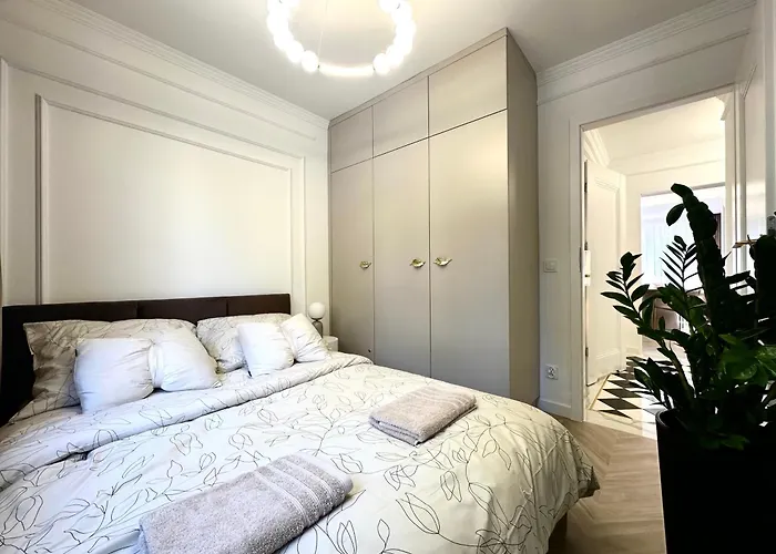 Psie Budy -200m Main Square * Wrocław